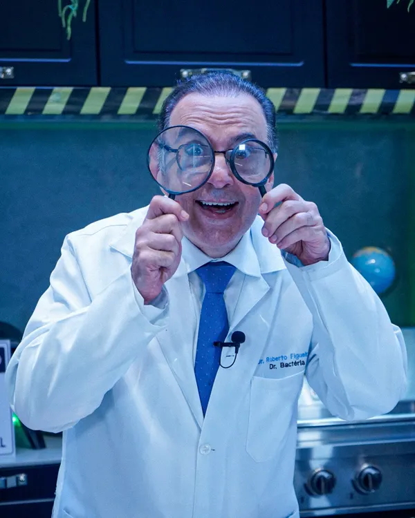Dr. Bactéria, expert lançado pela Omnia na Hotmart